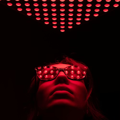 WHY RED LIGHT THERAPY IS BECOMING A STAPLE IN MODERN WELLNESS ROUTINES