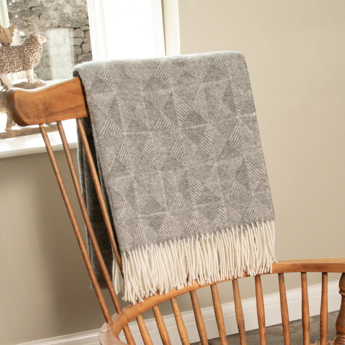 Luxury New Zealand Wool Blanket – Diamond Pattern