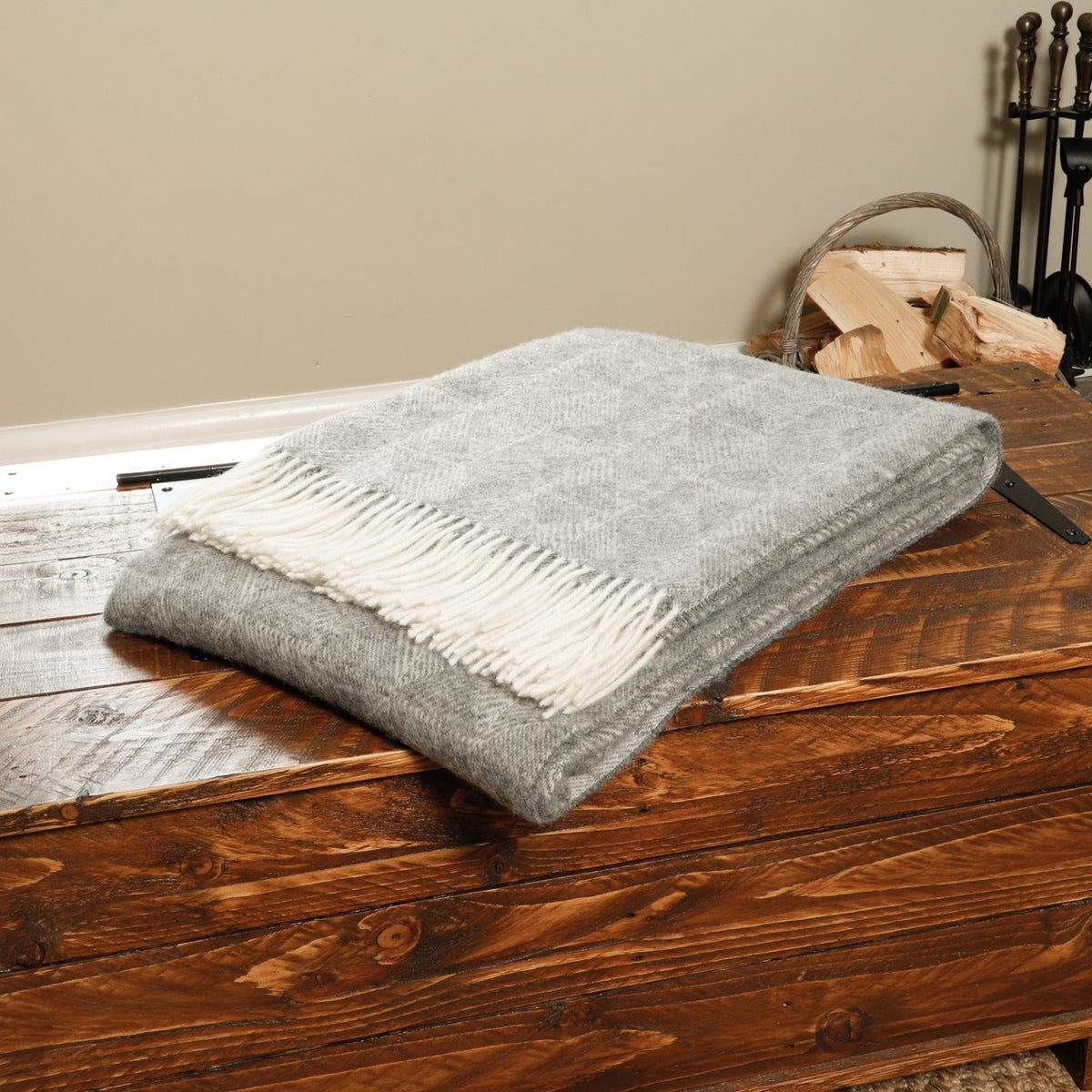 Luxury New Zealand Wool Blanket – Diamond Pattern
